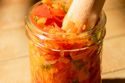 Paprika-Kimchi für Anfänger:innen – ein Leitfaden fürs Fermentieren