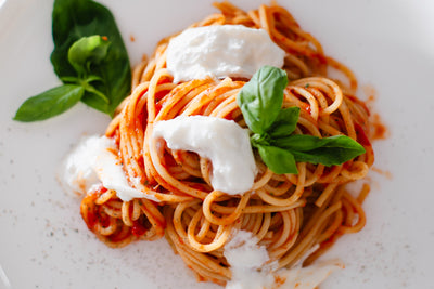 Batch Cooking Tag 1: Spaghetti mit gerösteter Paprikasoße und Burrata