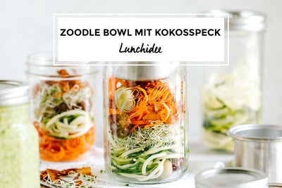 Zoodle Bowl mit Kokosspeck im Glas