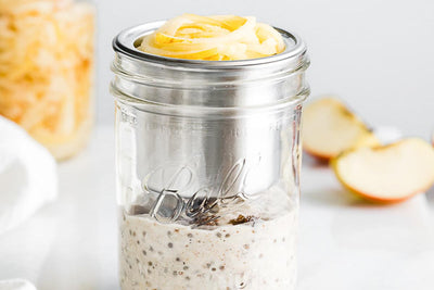 Overnight Oats im Glas mit Fermentierten Äpfeln