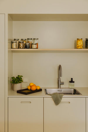 Kitchen Makeover mit Vorräten