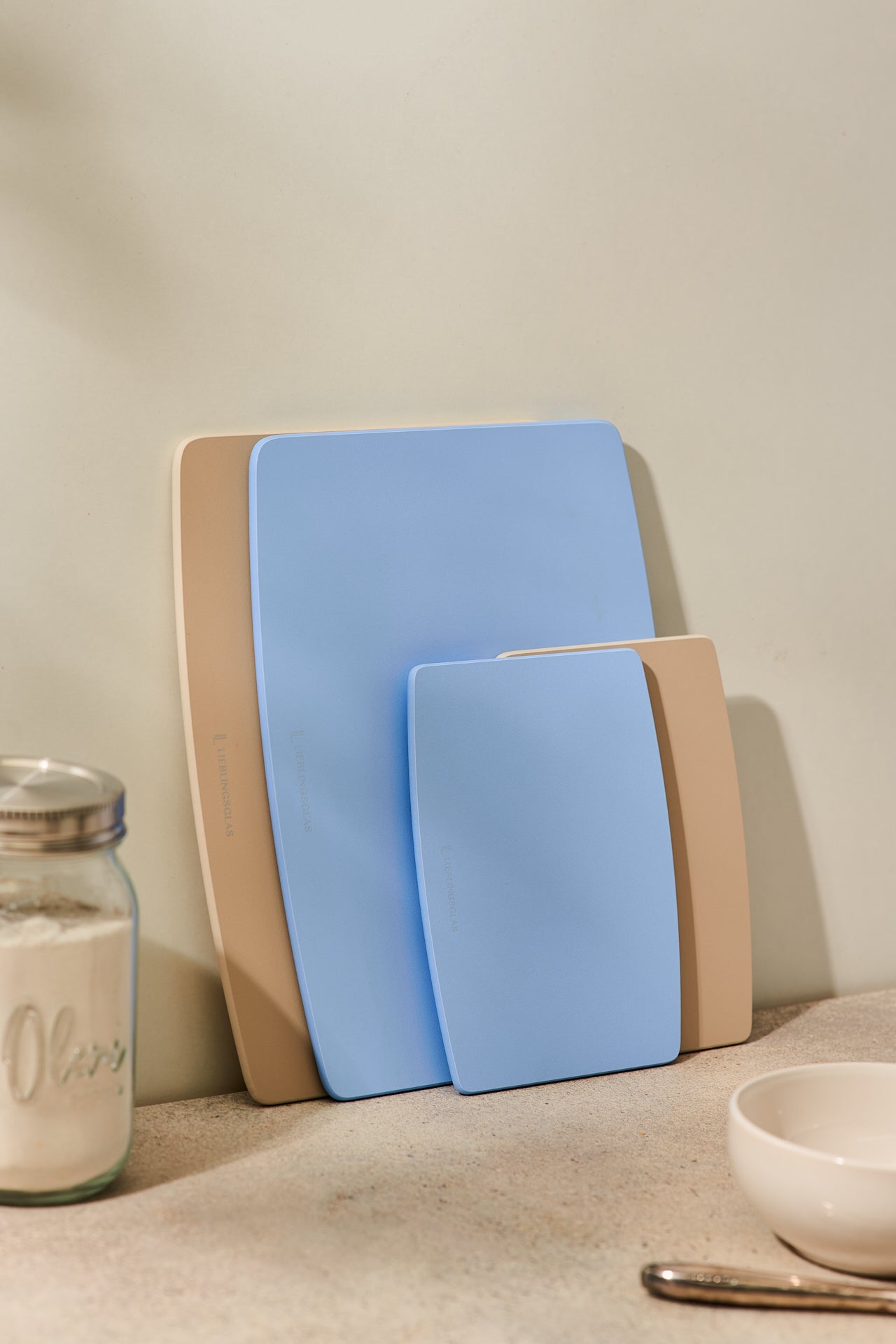 Schneidebretter in S & M und den Farben sand & sky