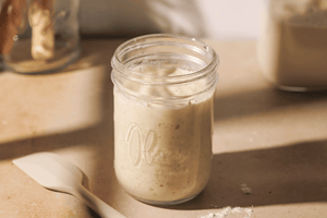 Sauerteig im Oleni Mason Jars mit Teigschaber